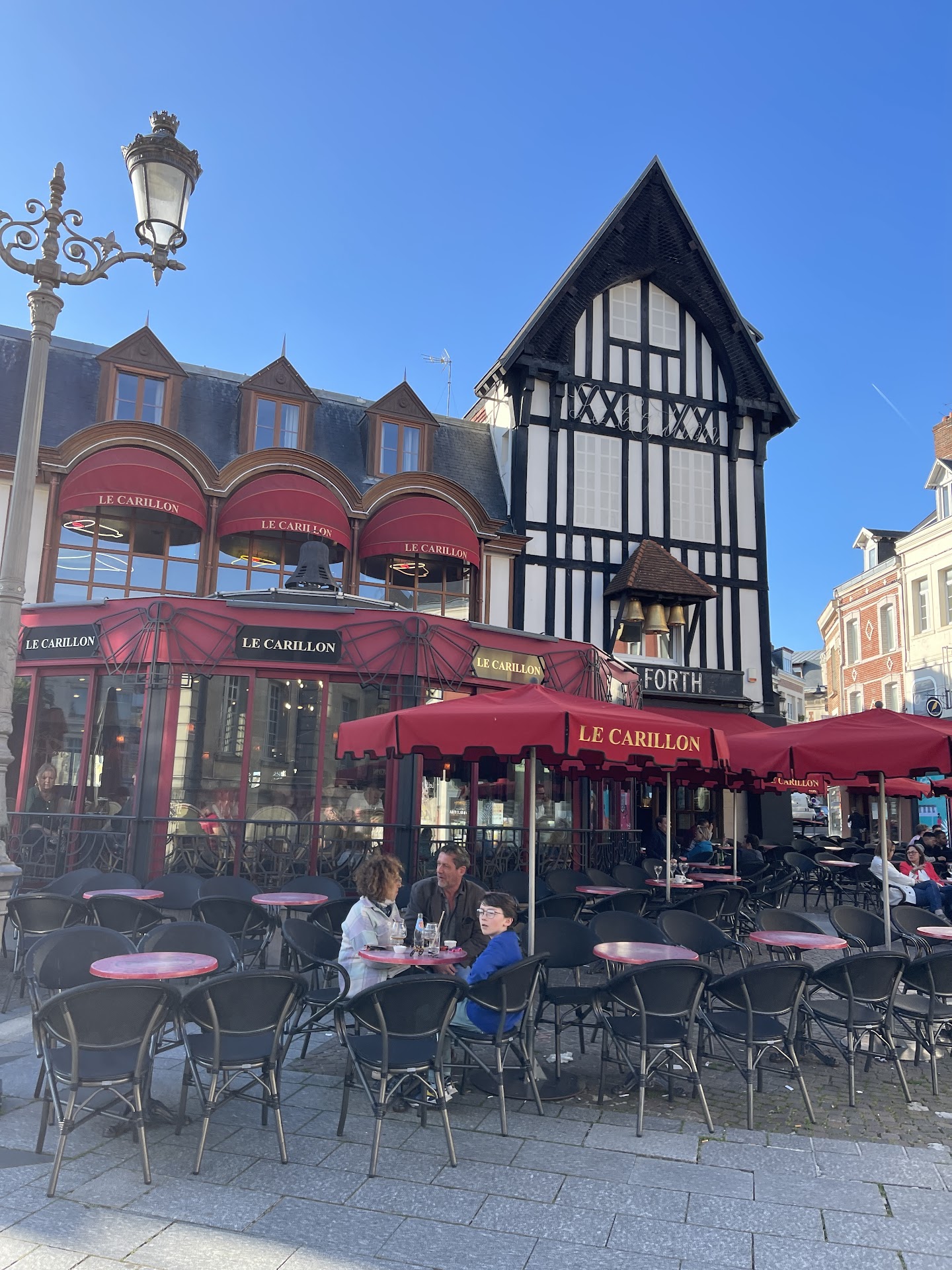 Le Golden Pub in Saint-Quentin, France - reviews,open hours,photo spots,  things to do
