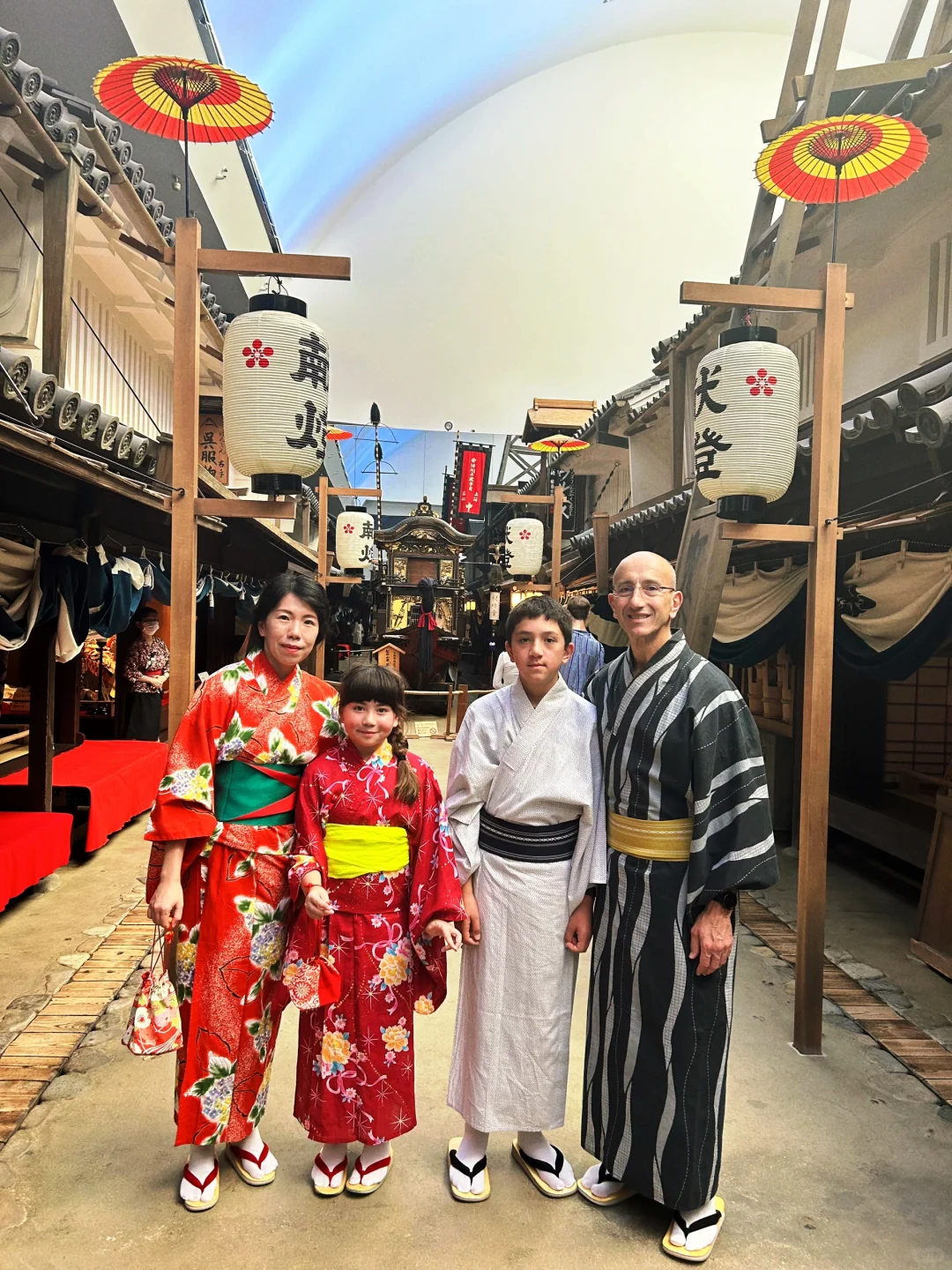 Osaka Adventure - Time-Traveling to the Edo Era, Transforming into a Superhero for Go-Karting Fun