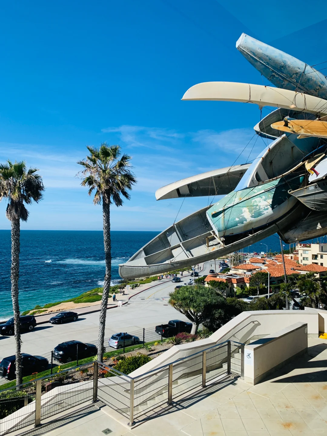 A Quick Stroll Through La Jolla Cove in San Diego & the Most Stunning Museum