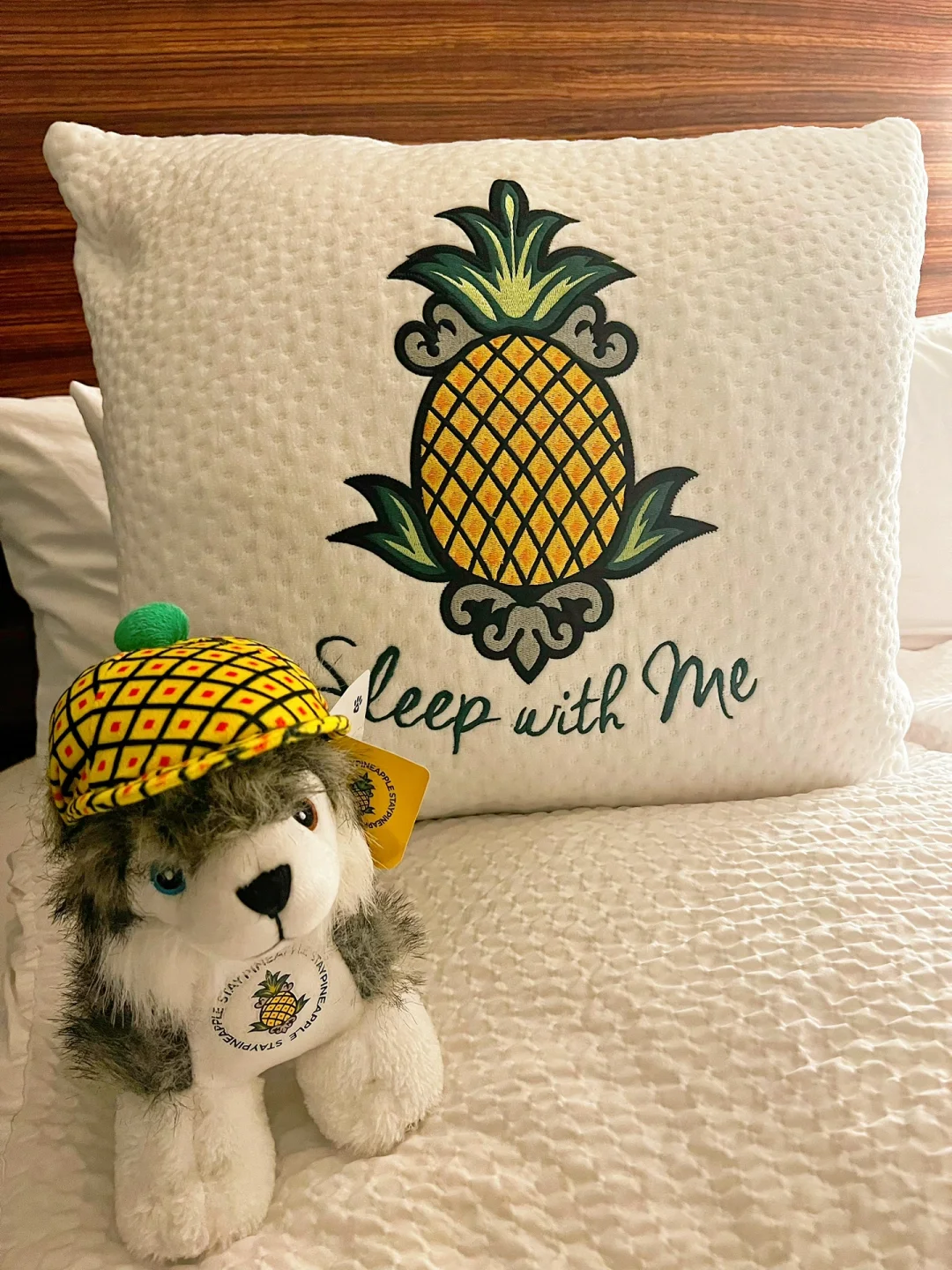 Seattle Pineapple Inn 🍍