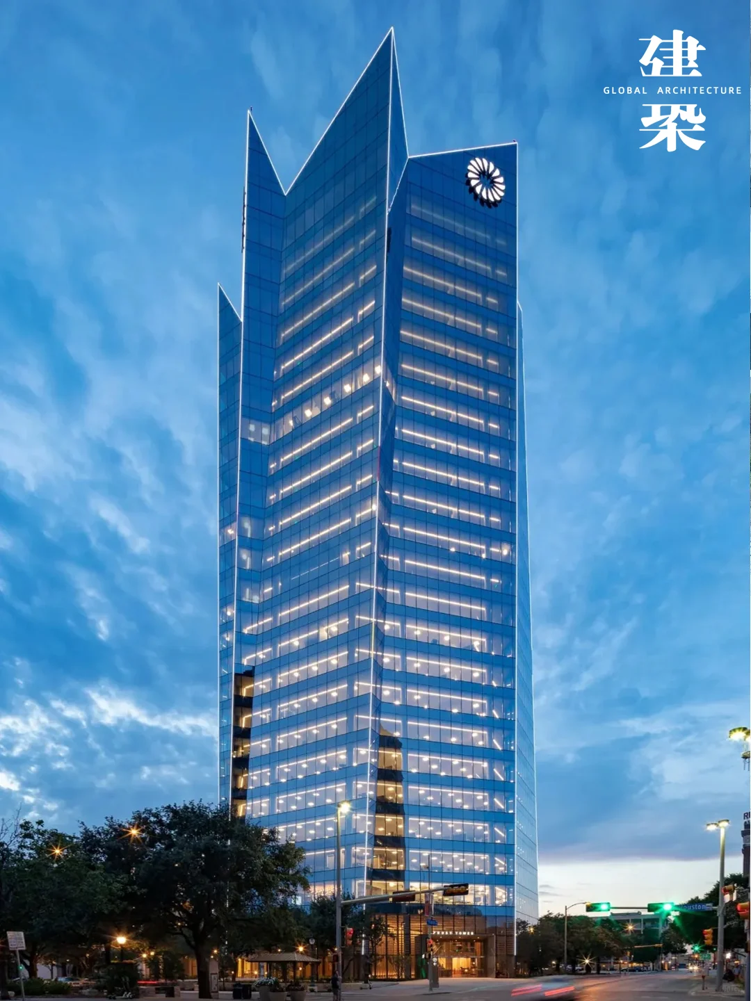 Octagonal Tower: The Frost Tower in Texas, USA