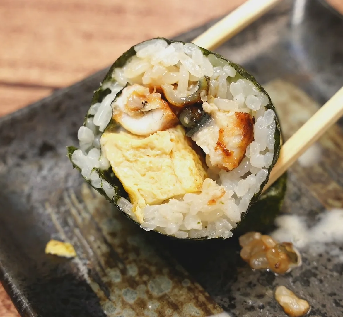 Osaka's Popular Standing Sushi Joint: "Tatchan Sushi"