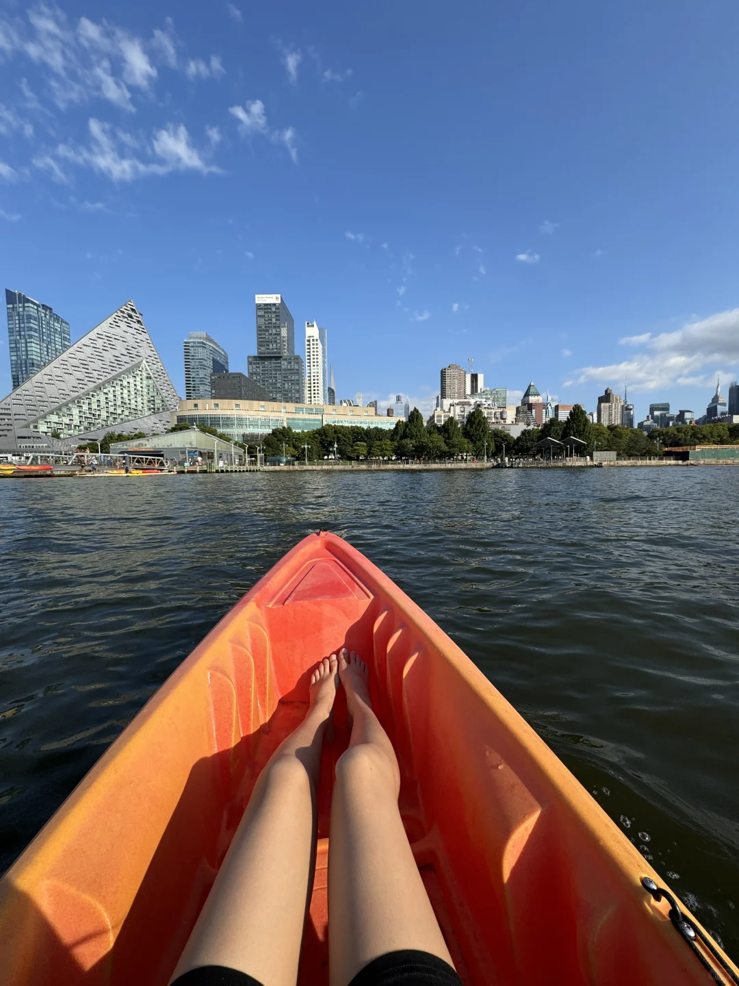 Free Kayaking in NYC: Paddled Away 🚣🏻‍♀️