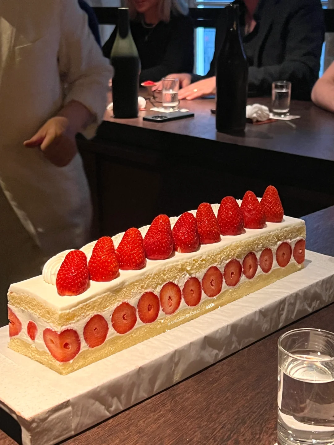I'd come back to Paris just for this strawberry cake 😭