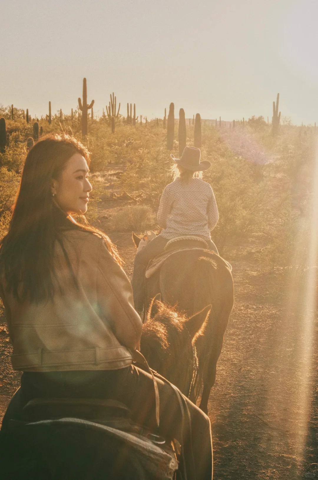Arizona | Sunset Horseback Riding Among the Cacti – It’s Actually Pretty Amazing! 🌵🐎✨