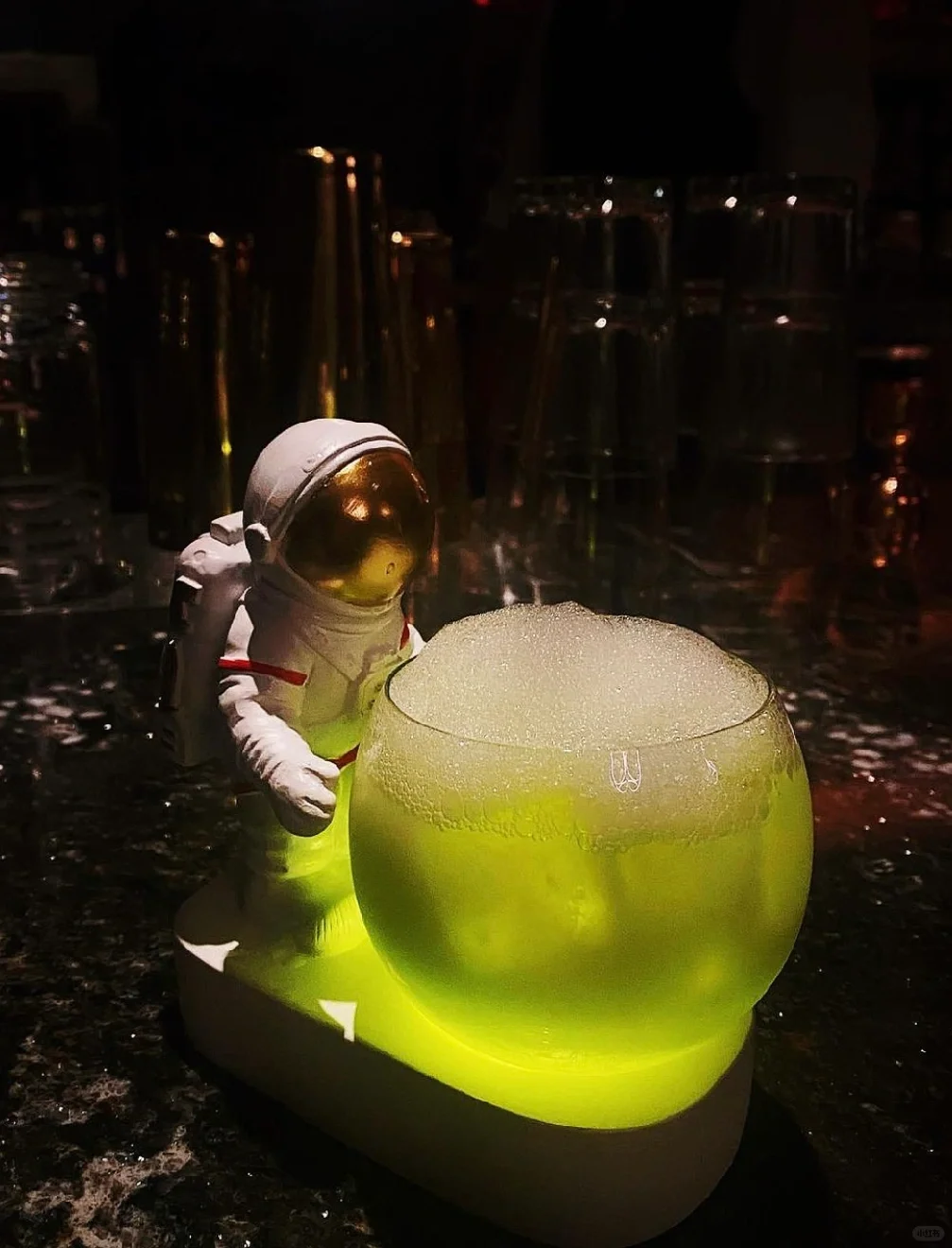 Who said the Bay Area isn't city-chic? Found the perfect spot for a stunning cocktail 🍹 and it's absolutely breathtaking!