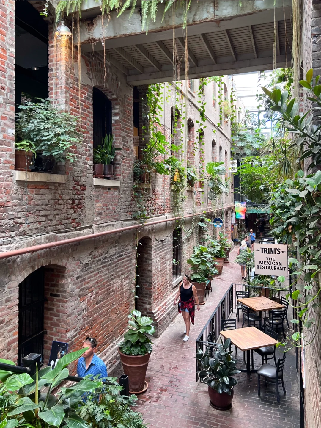 Strolling Through Omaha's Old Market 👫🏻