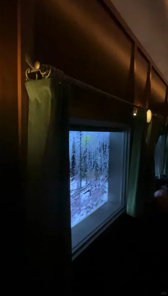 Arizona | Platform 18: A Train Car-Themed Bar