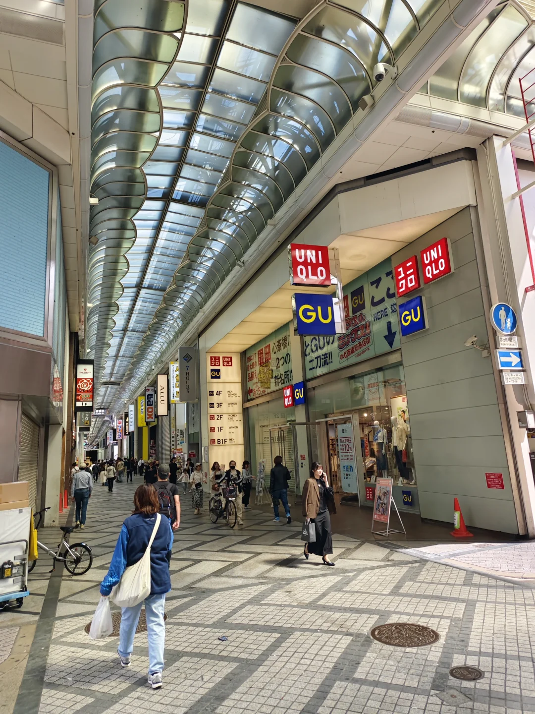 Shopping Spree in Osaka's Shinsaibashi & Namba: Payment Methods and More
