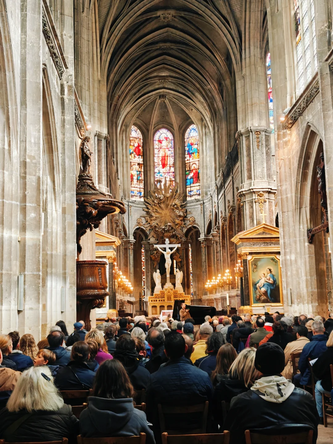 Free Concert Near Pompidou + Super Cheap Book Fair