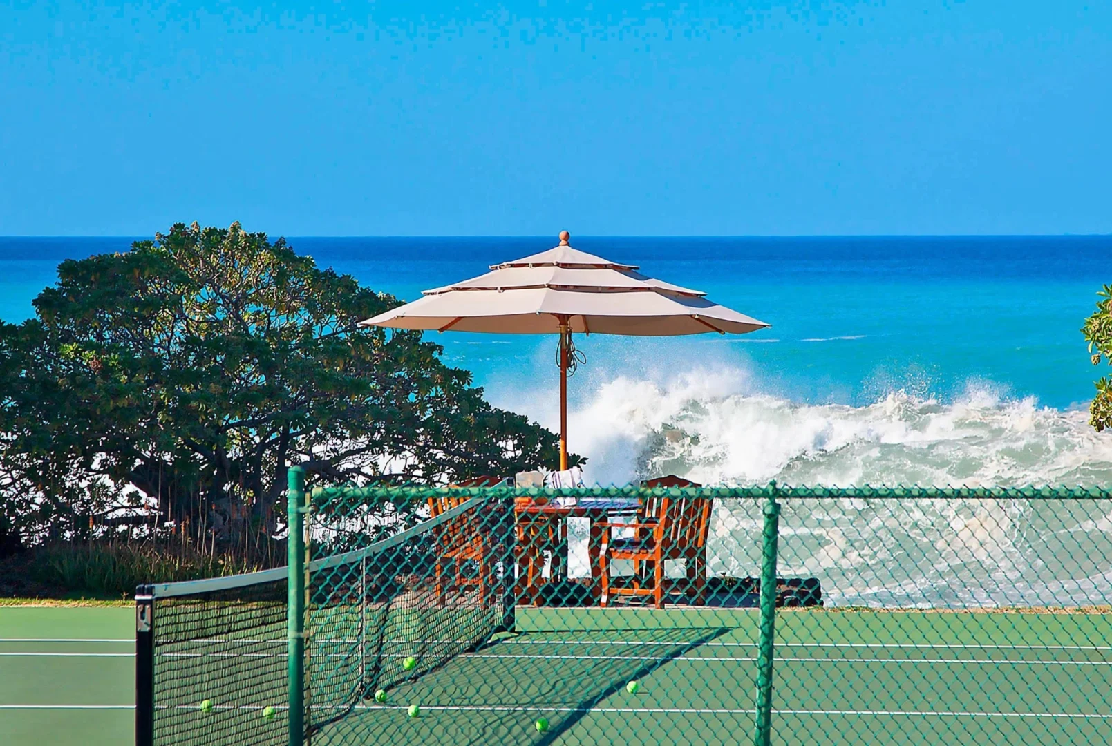 Seaside Tennis Court | Let's Go to Hawaii!
