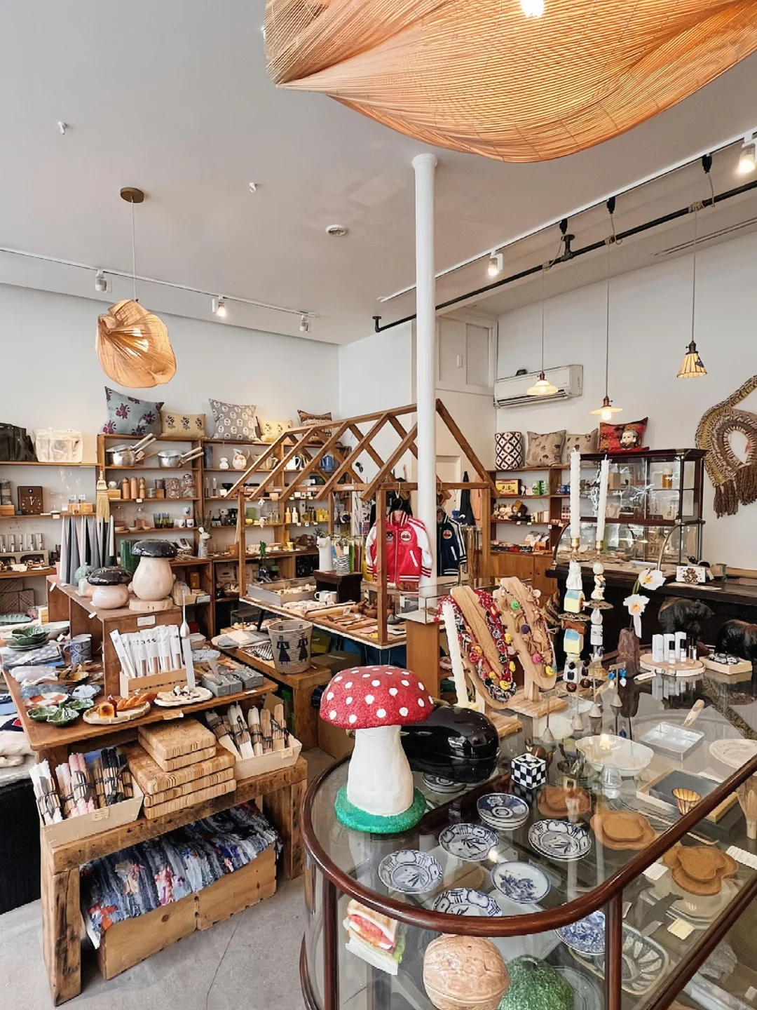 In NYC, I stumbled upon an absolutely adorable Japanese variety store! 🧐