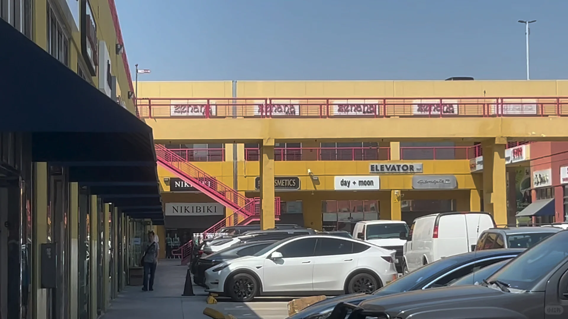 LA's Largest Wholesale Clothing Mall