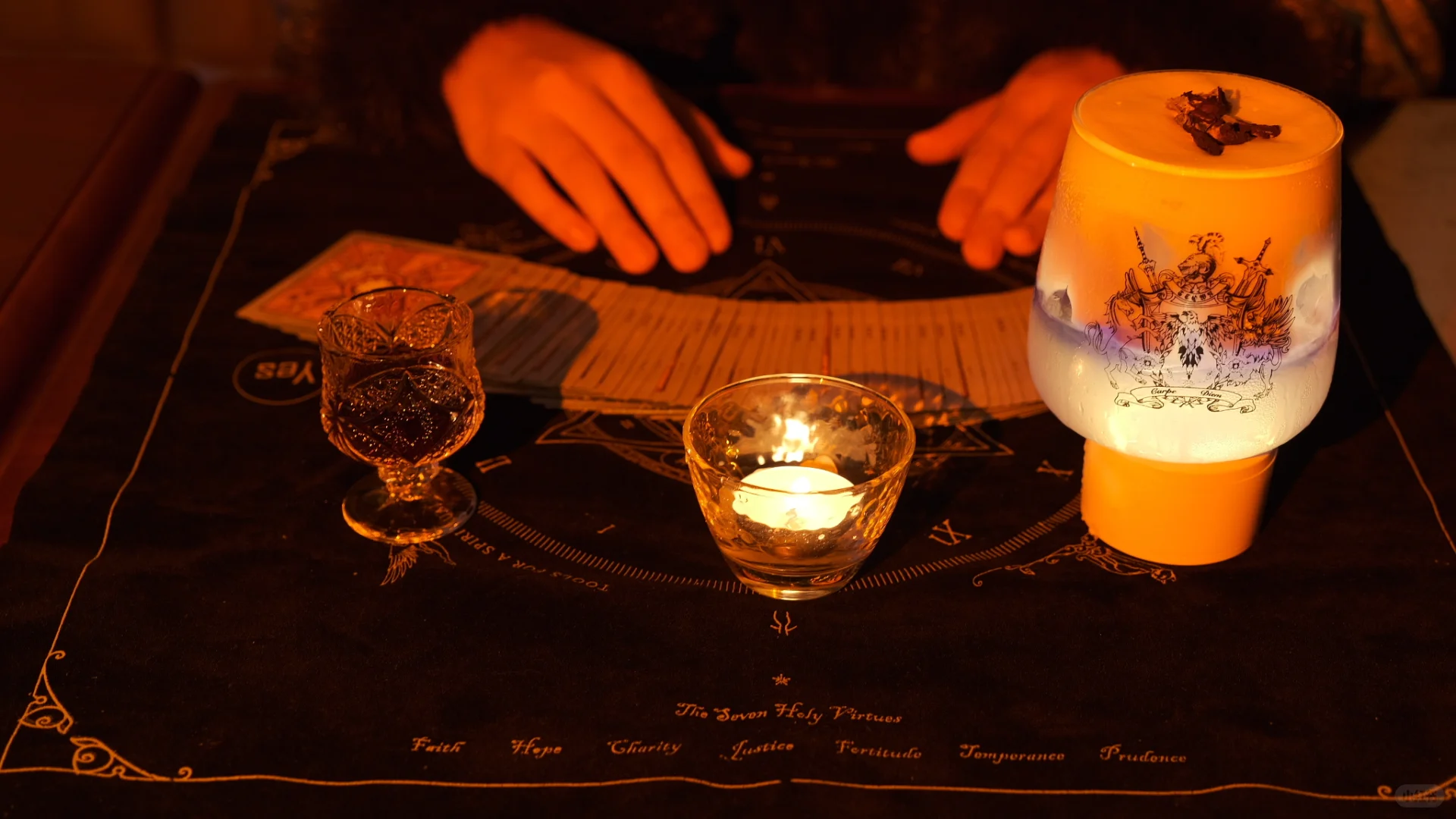 🇯🇵 Tokyo Now Has a Tarot Café Owned by a Chinese Entrepreneur!