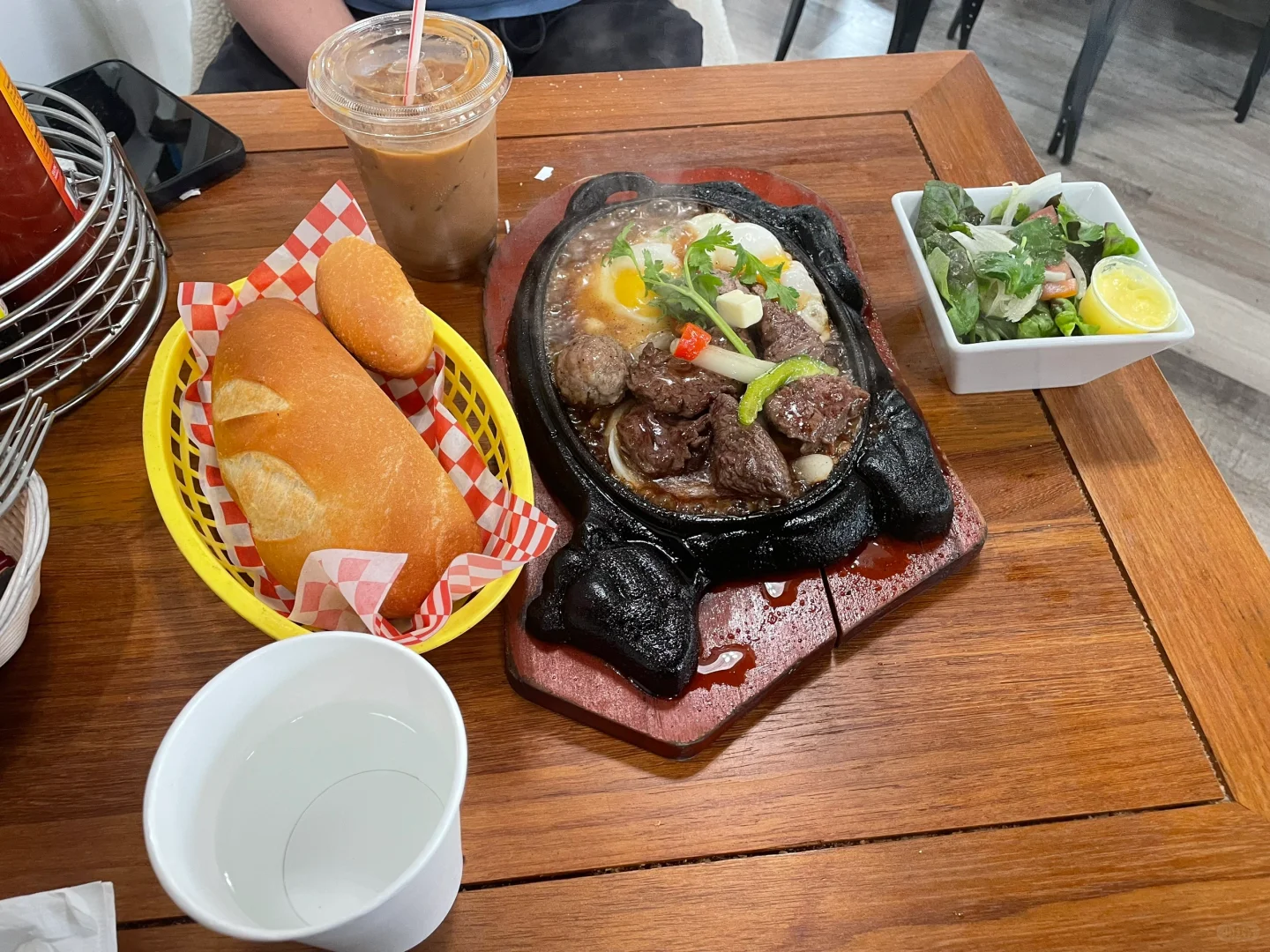 Vietnamese Sizzling Beef Platter "Bo Ne" is Delicious 😋