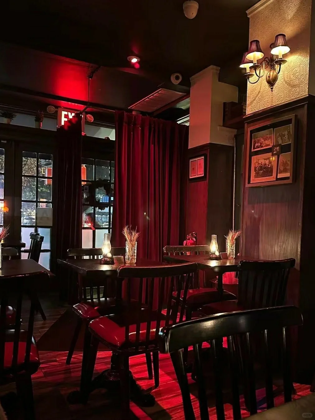 "Vintage Bars in New York Perfect for a Tipsy Evening"
