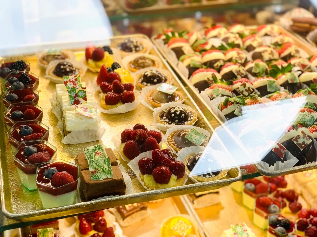 "Must-Try Delicious Desserts in Miami: Croissan'Time French Bakery"