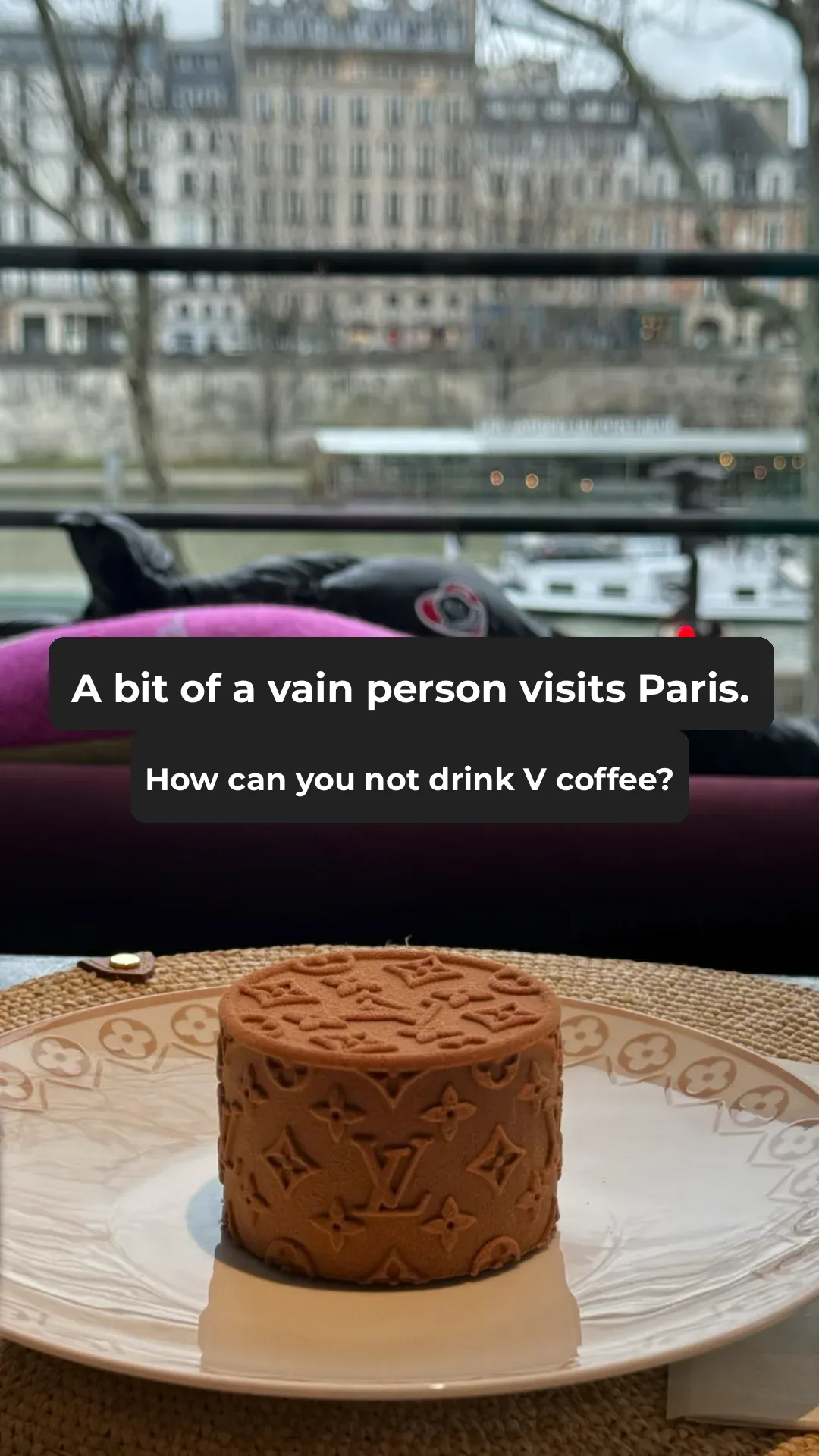 How Can a Bit of a Poser Miss the LV Café in Paris? It's Only 100 RMB Per Person!
