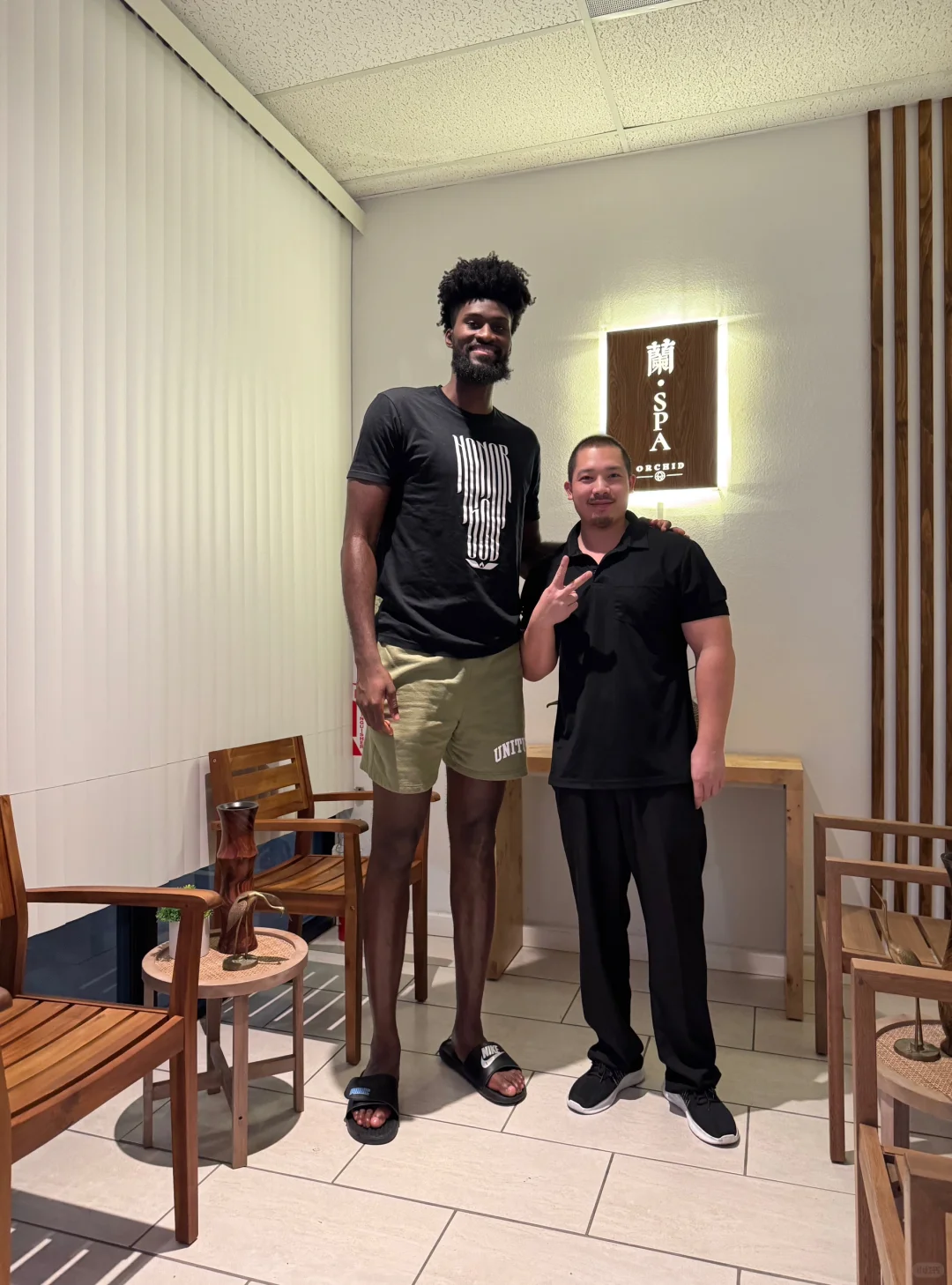 Orlando Magic Power Forward Visits Lan·Orchid