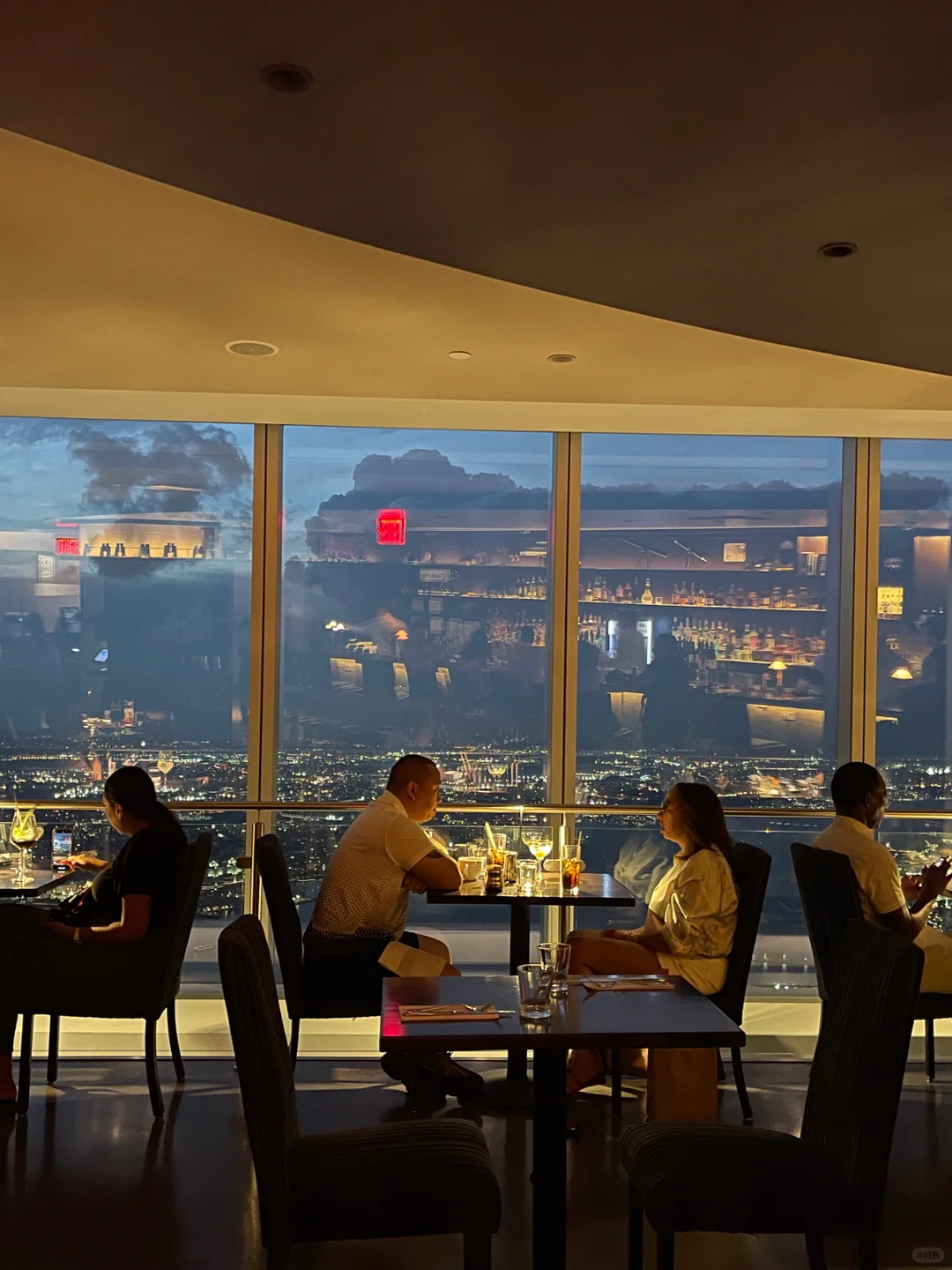 🇺🇸 Sipping & Savorin' with a View of Manhattan at This Spot