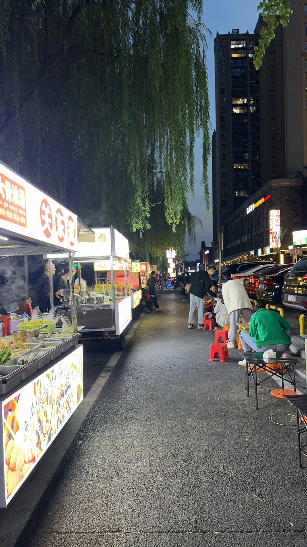 Mianyang's got more snack streets popping up these days, huh!