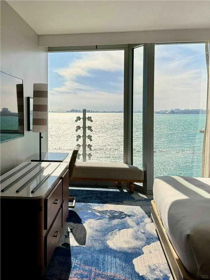 "Big Impact on a Small Budget! Your Ultimate Guide to Affordable Accommodation in Chicago!"