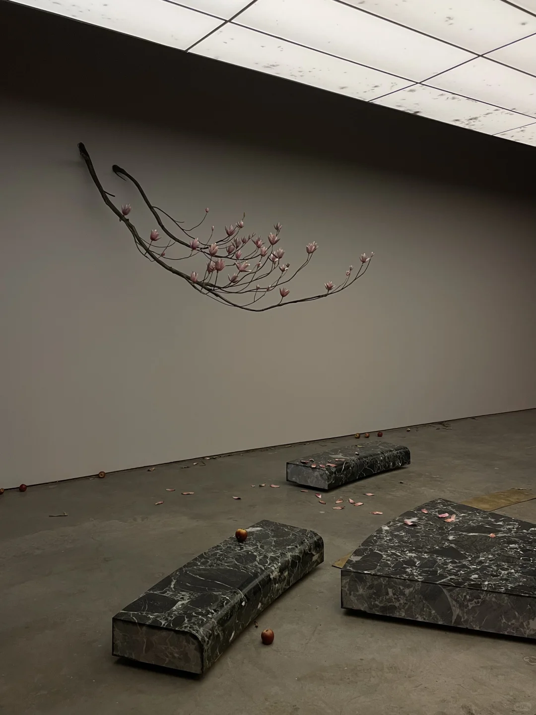 Exploring LIC Art Scene in NYC | Early Autumn Leaves Drift into the Gallery