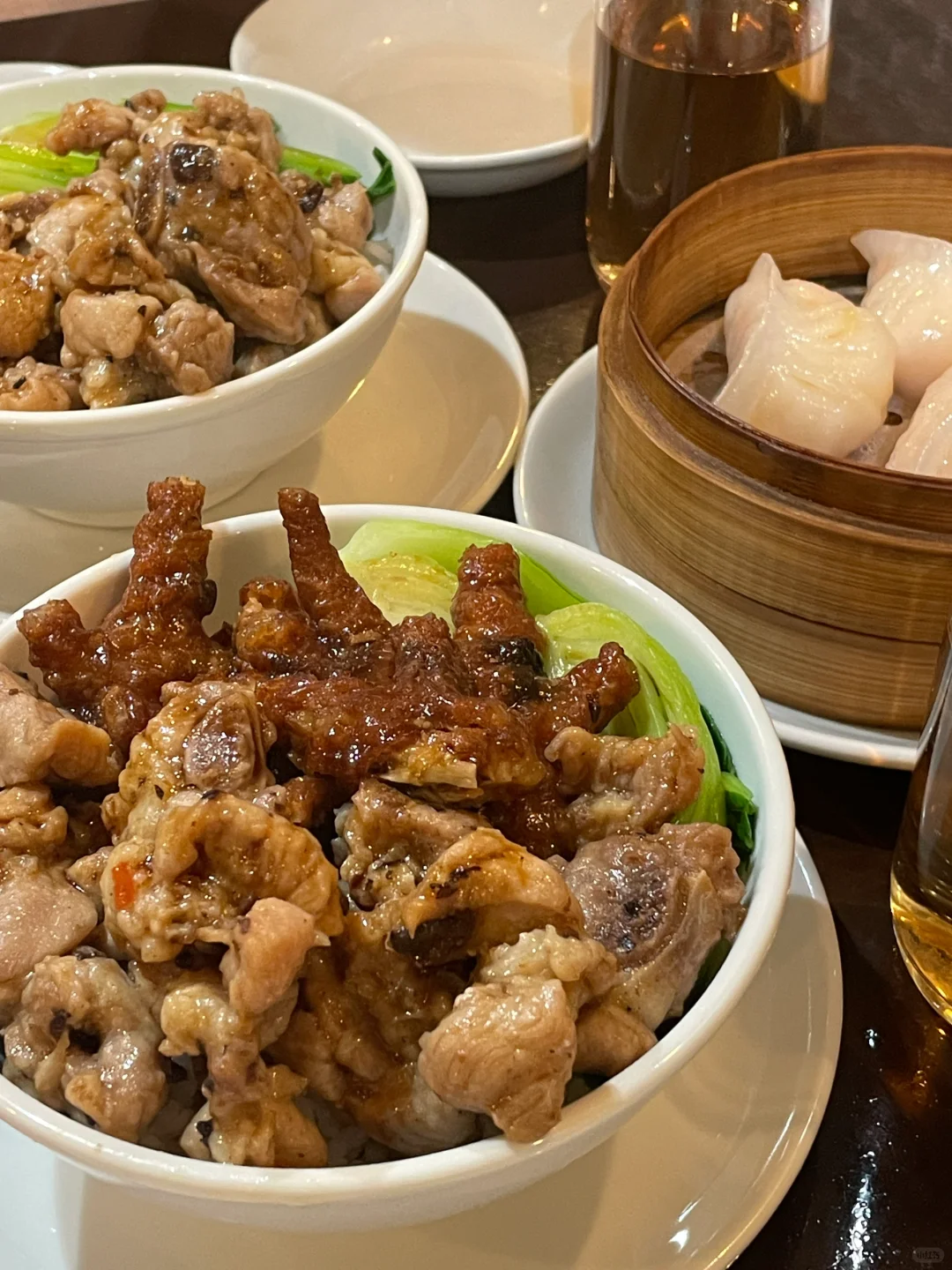 This Hong Kong-style tea restaurant's chicken feet and spareribs rice is a must-try! 🥹