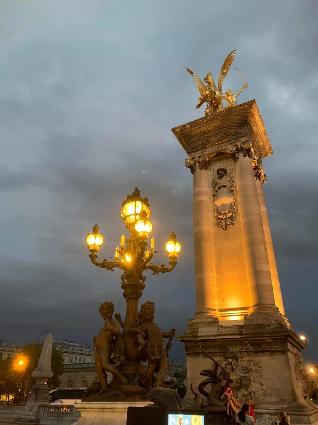 Paris Local Guide | 20 Must-Visit Night Spots in Paris Recommended by the Old Master