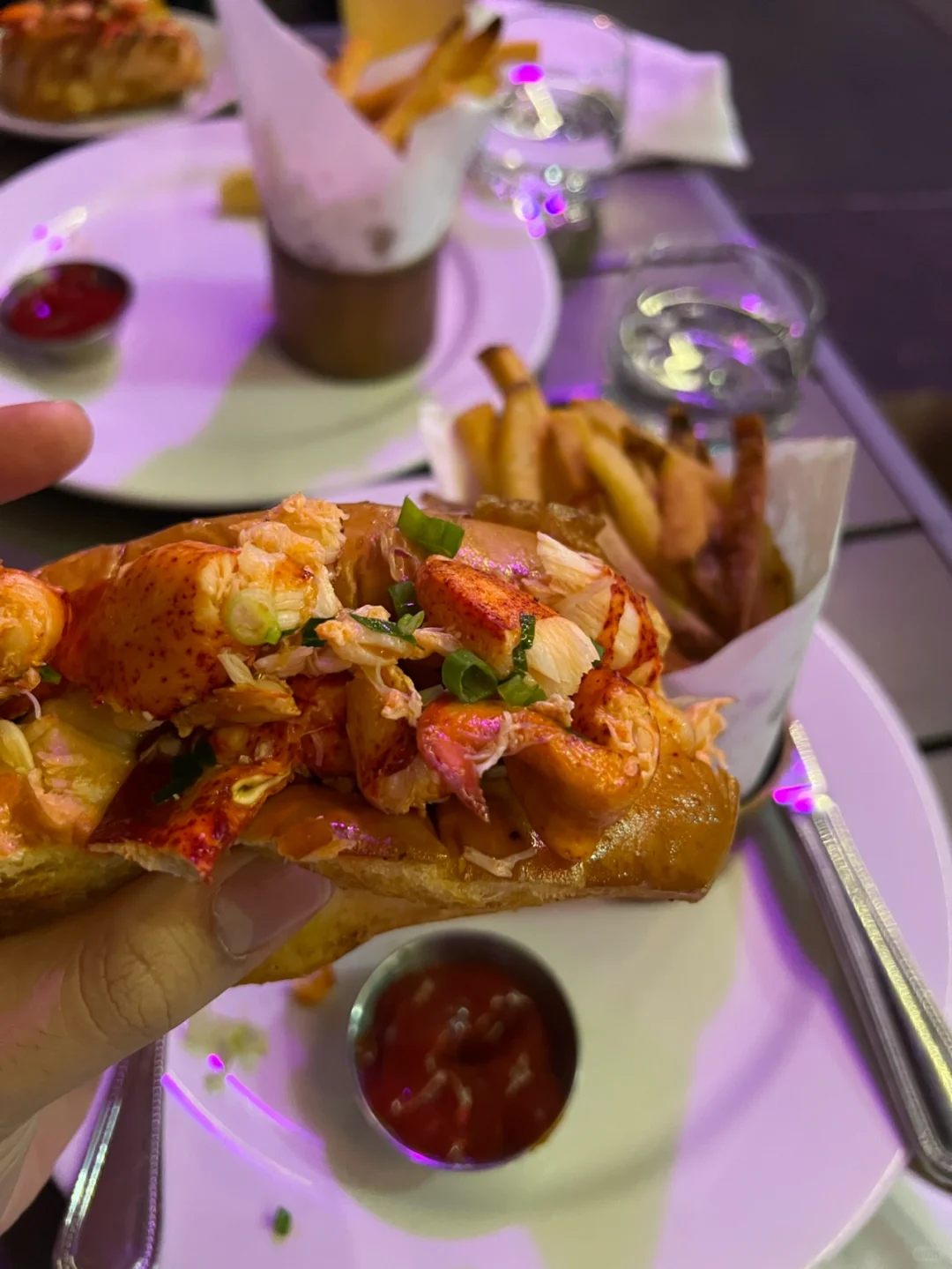 After half a semester in Boston, I finally got to try the lobster roll I've been dreaming of