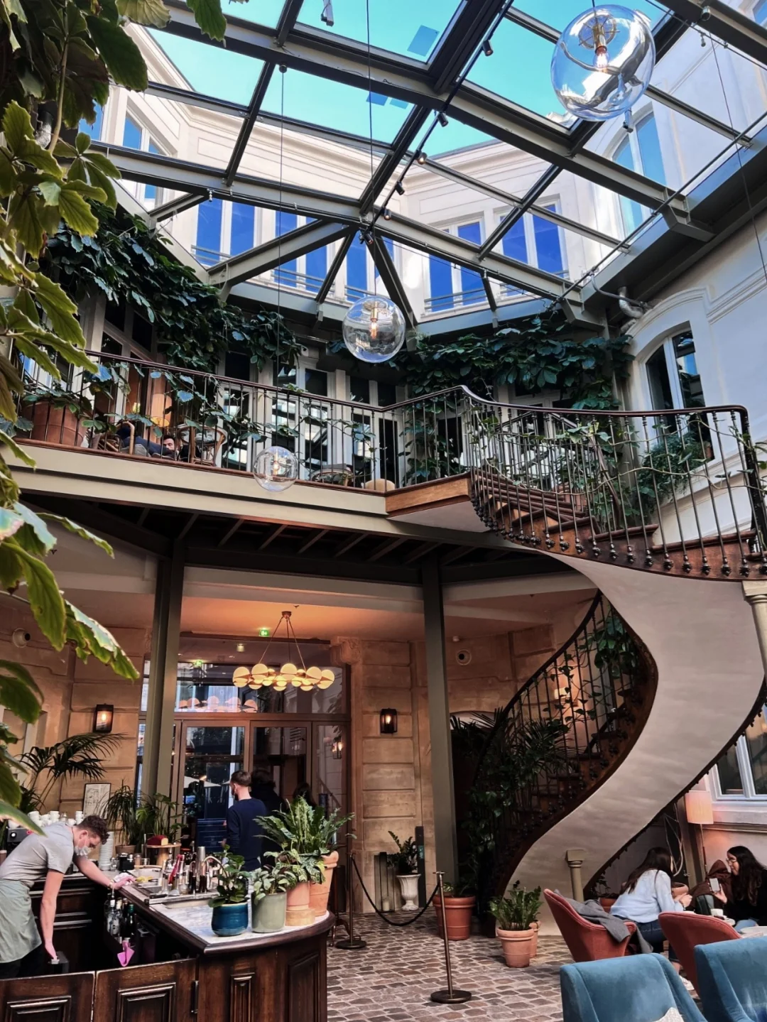 Paris Cafés | A Louis XV-Era Luxury Villa