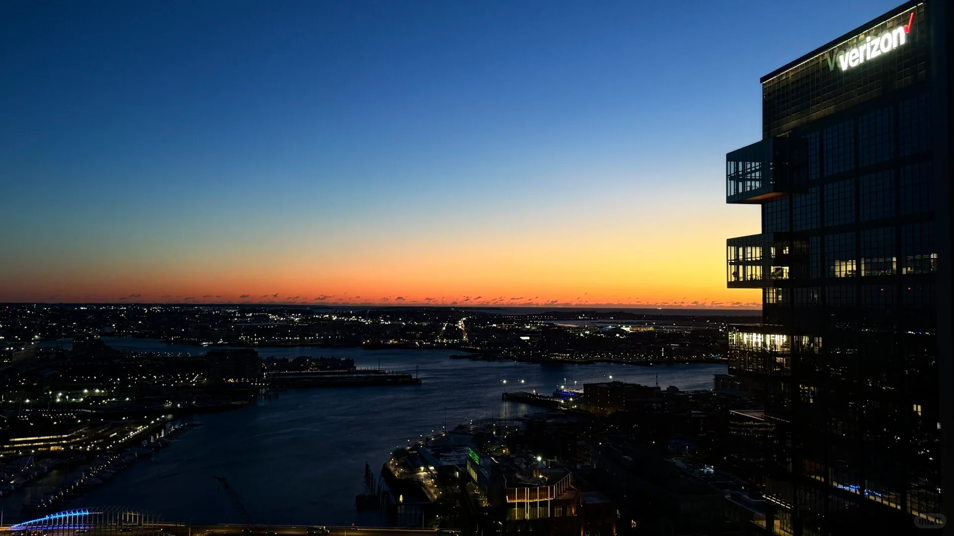 Boston Summer Sublet (Downtown + Ocean View Apartment)