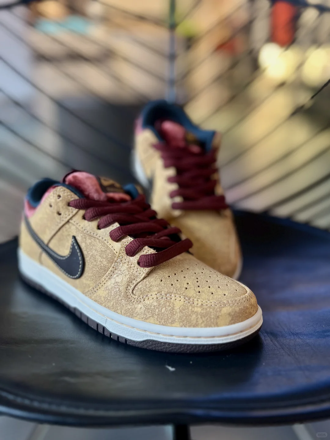 Paris Theatre: City of Cinema., A DUNK with Unique Texture