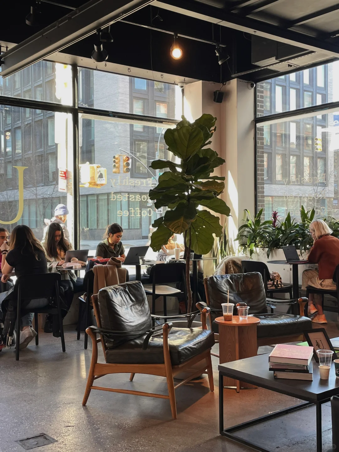 New York City Exploration | A Coffee Shop with Art in Chelsea