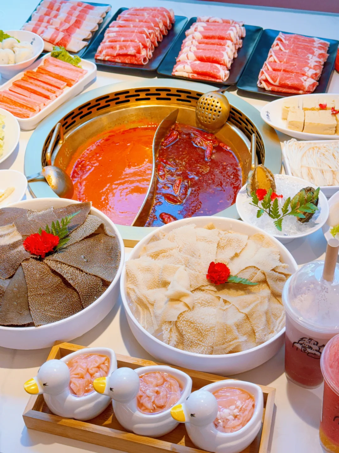 The long-awaited hot pot has finally arrived in Manhattan! The beef tallow pot is absolutely amazing!