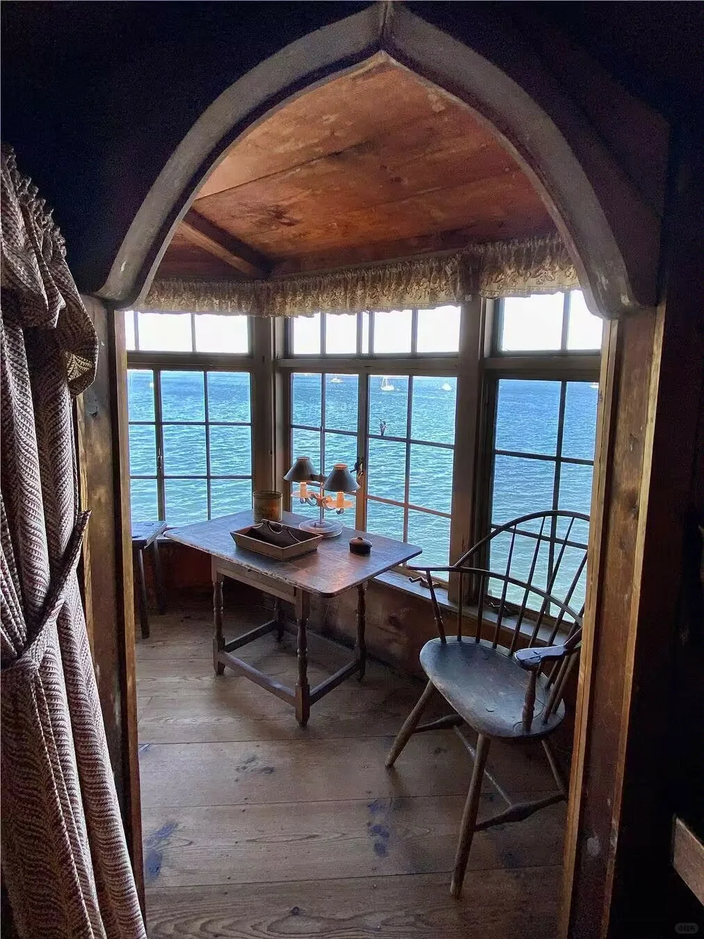 Boston! It Feels Like Stepping Into a Fairytale’s Enchanted Cabin!