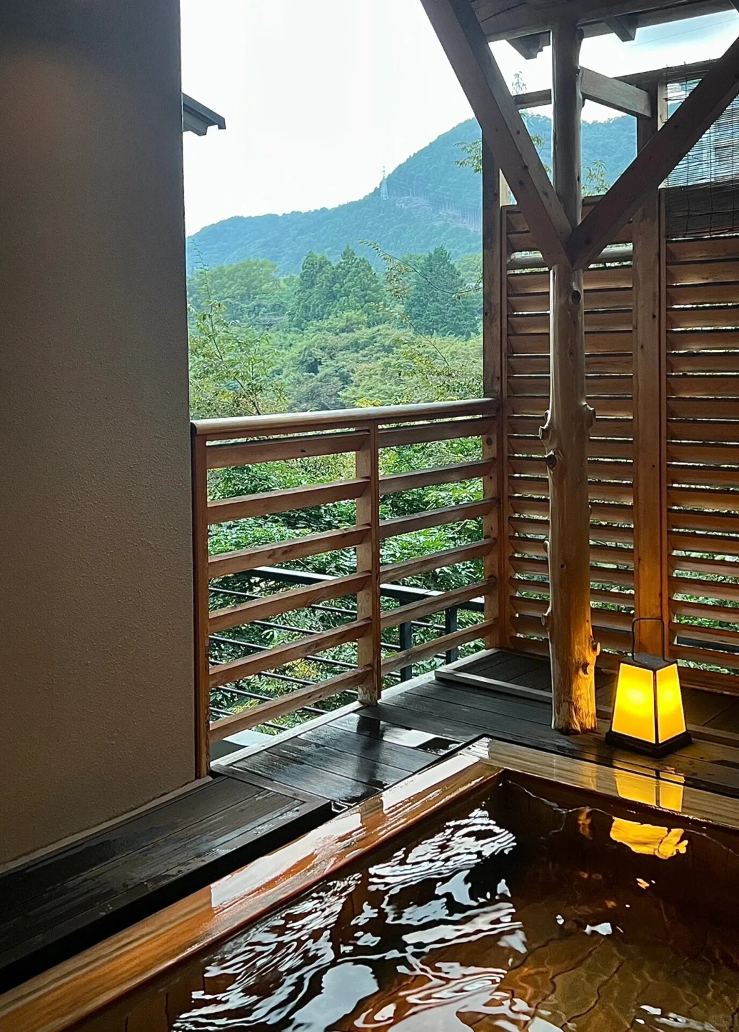 "Who can understand this feeling?! I really want to stay here forever 😭 It's just so incredibly comfortable!"