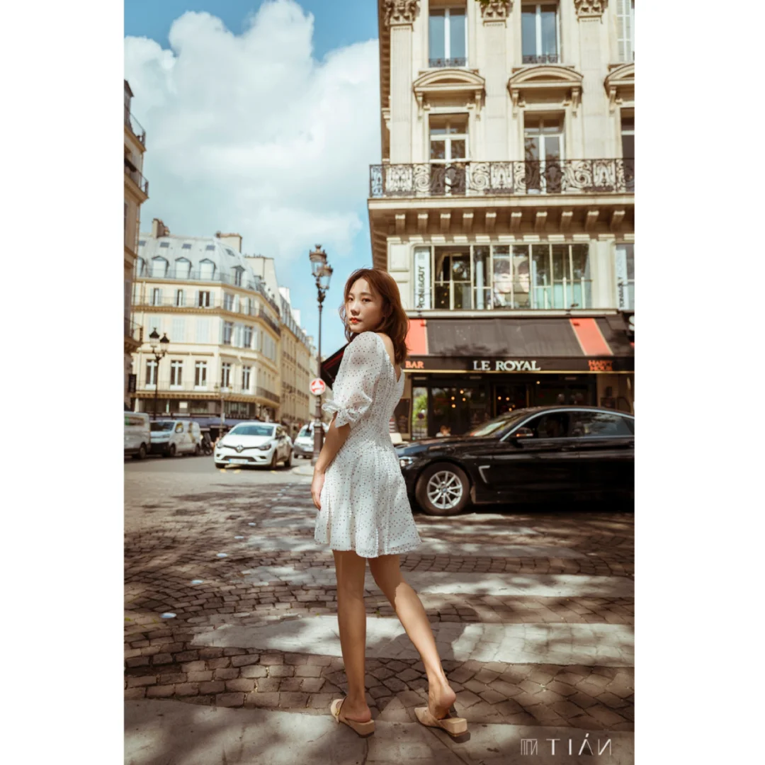 Paris Street Style | Café Hopping with the Pretty Travel Blogger in Paris Part IV