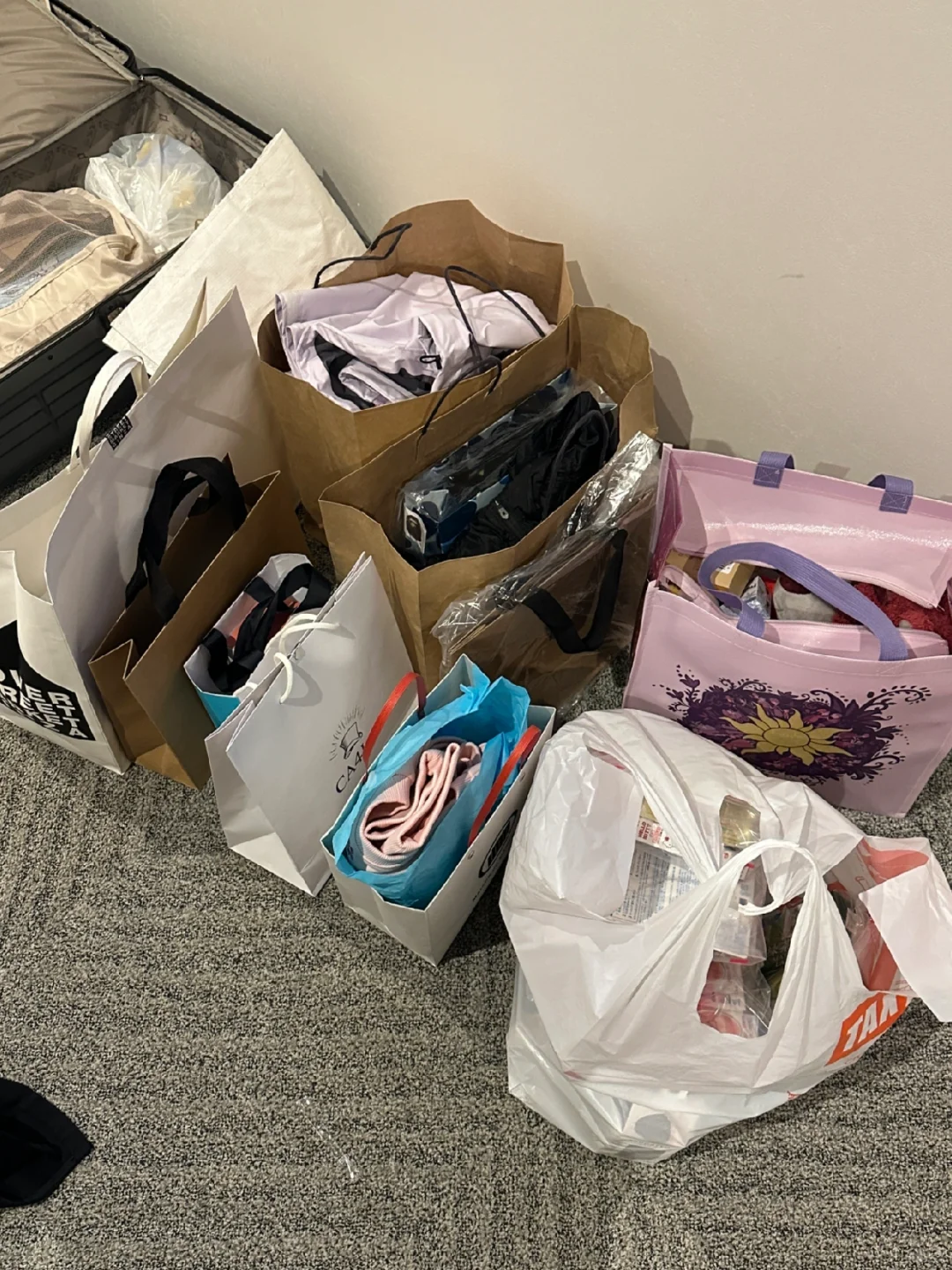 Here are some convenient and must-visit streets in Tokyo, Japan 📍 (Convenience is key)