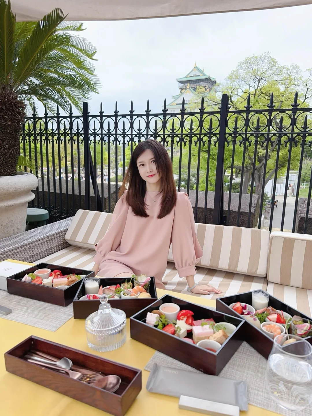 Promise me, have afternoon tea here before you leave Osaka