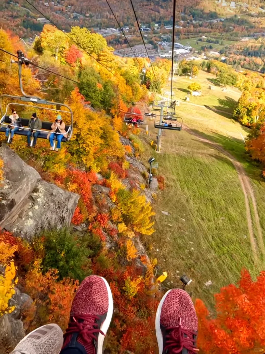 The Air is Full of Autumn's Aroma 🚡 Invited to New York to Witness the Maple Leaves 🍁
