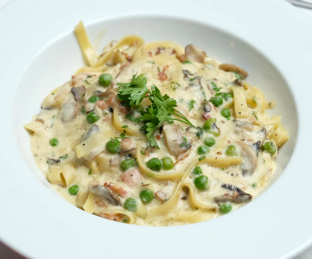🍝 Creamy Delight | Angelo’s Classic Bacon Carbonara Tagliatelle