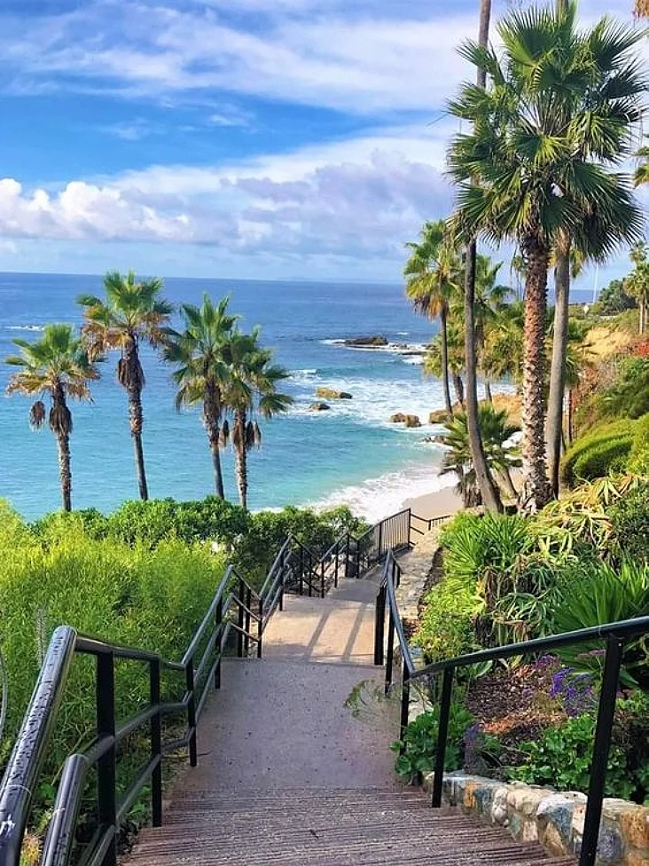 The Allure of California's Beaches 🌴 Laguna Beach