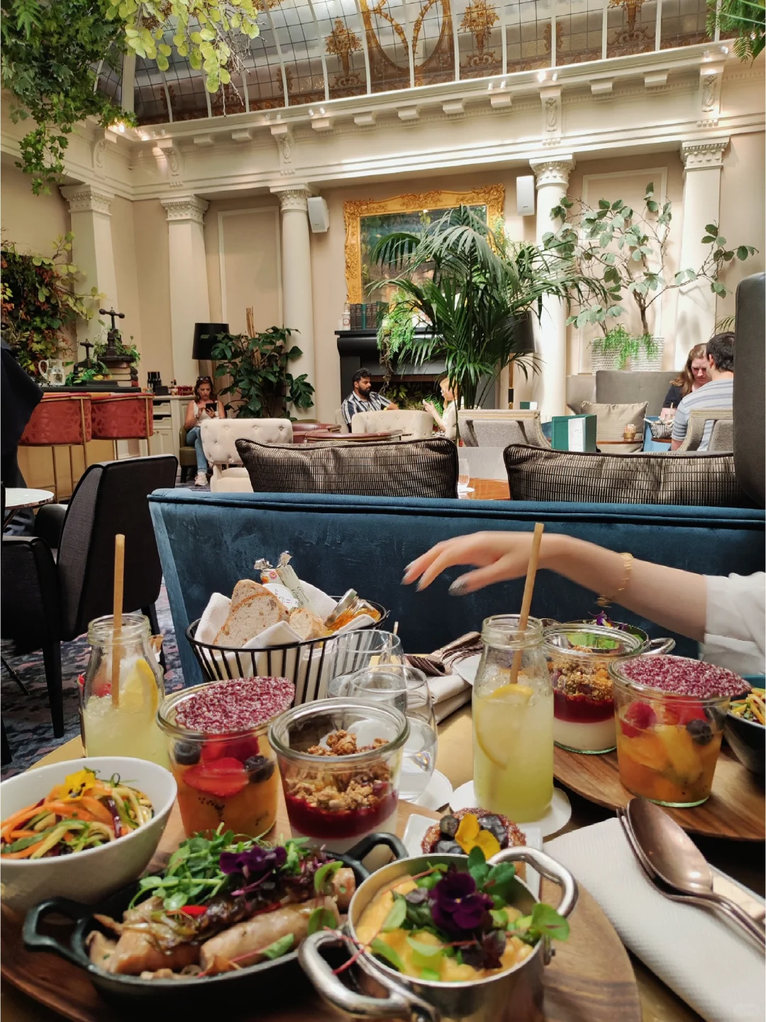 Parisian Epic Brunch: 5-Star Hotel Dining for Just €40, Leaving You Stuffed!