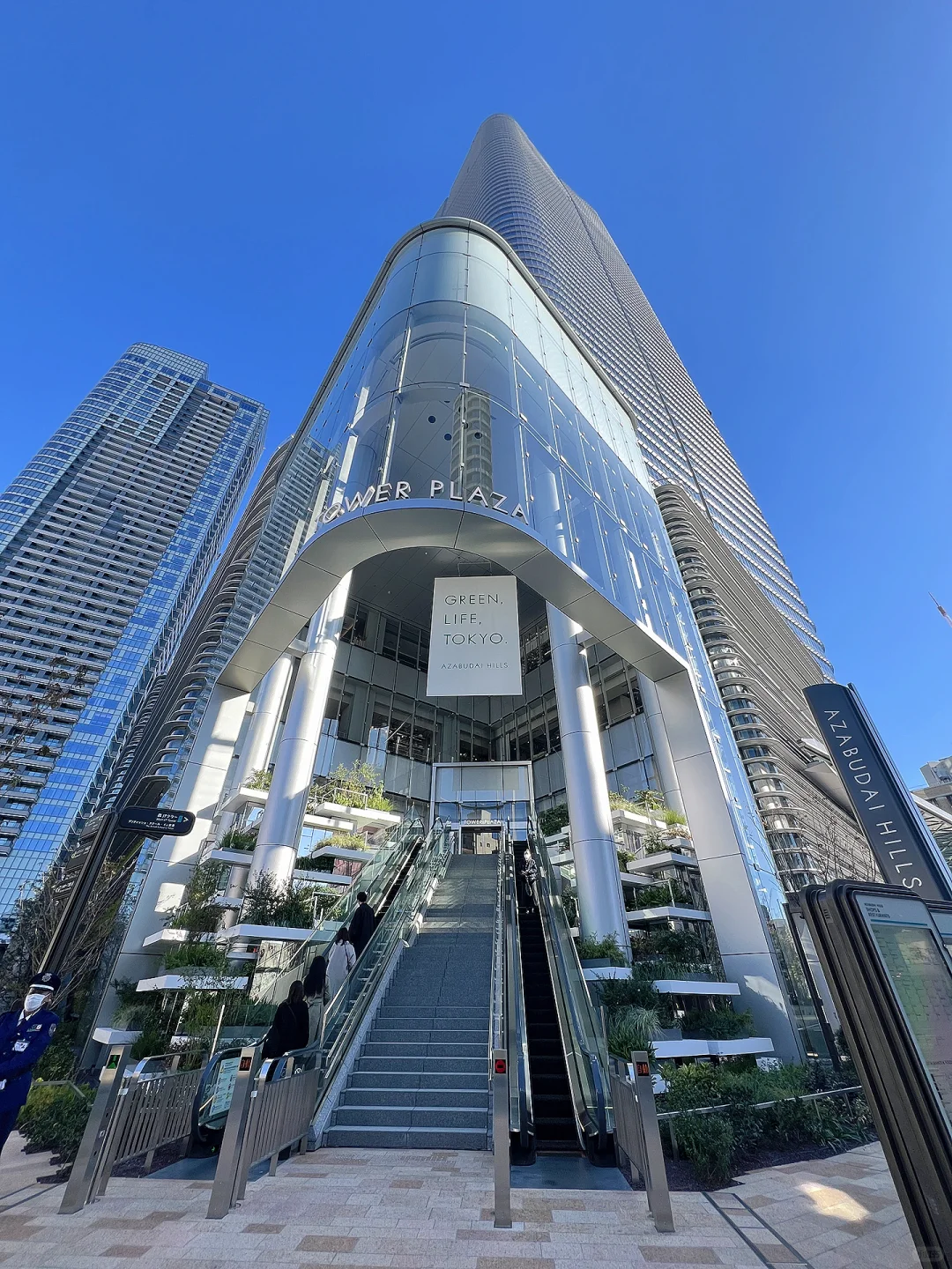 🇯🇵 Tokyo's New Hotspot | Azabudai Hills Took 34 Years to Build!!