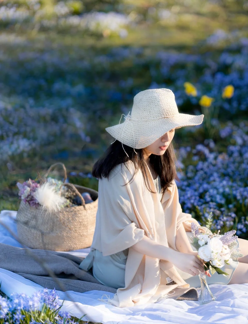 Boston Early Spring Flower Guide | Snowdrop Hill in Quincy