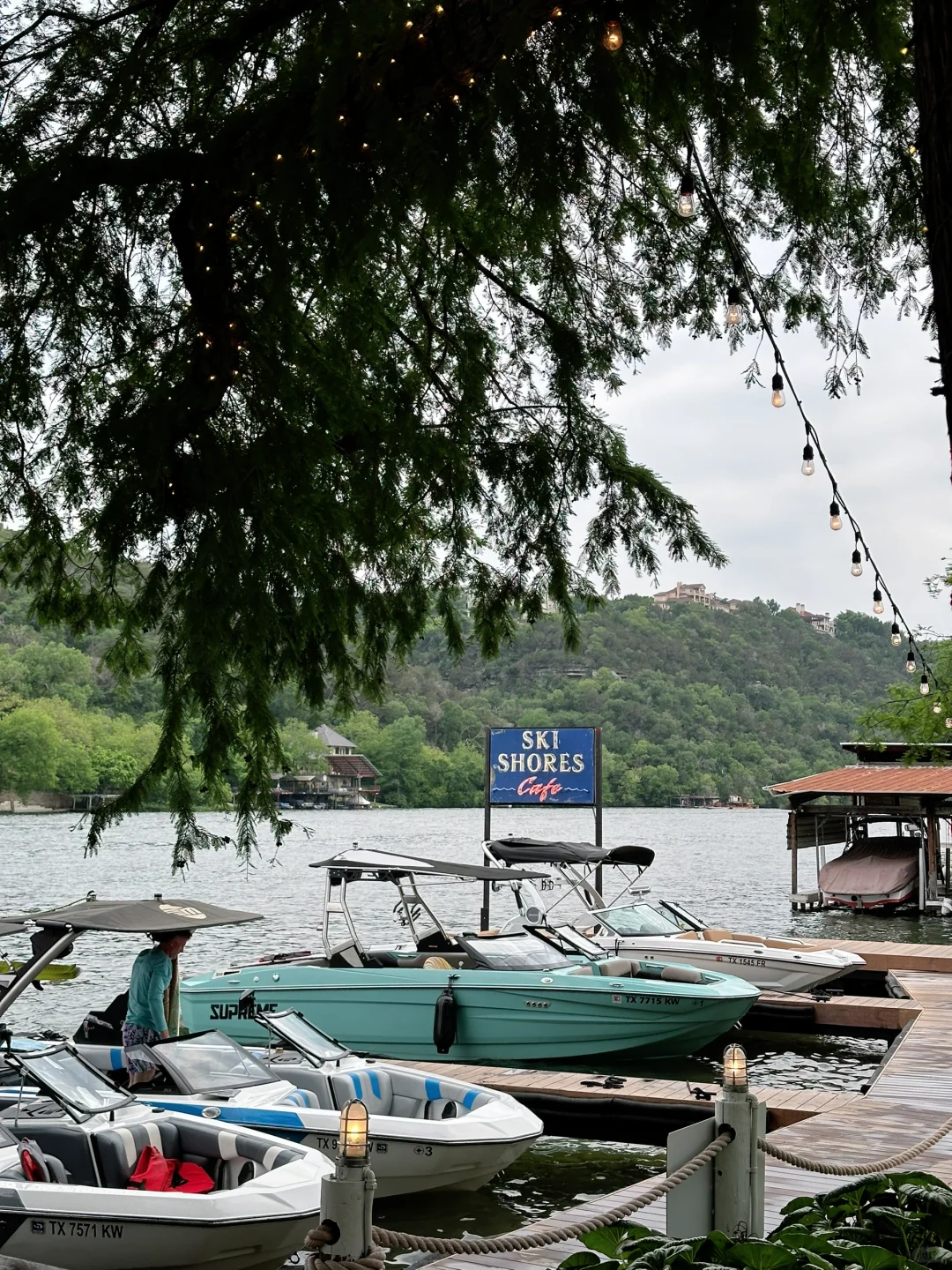 Austin | A Romantic Waterfront Restaurant with Boat Rides to the Island 💕