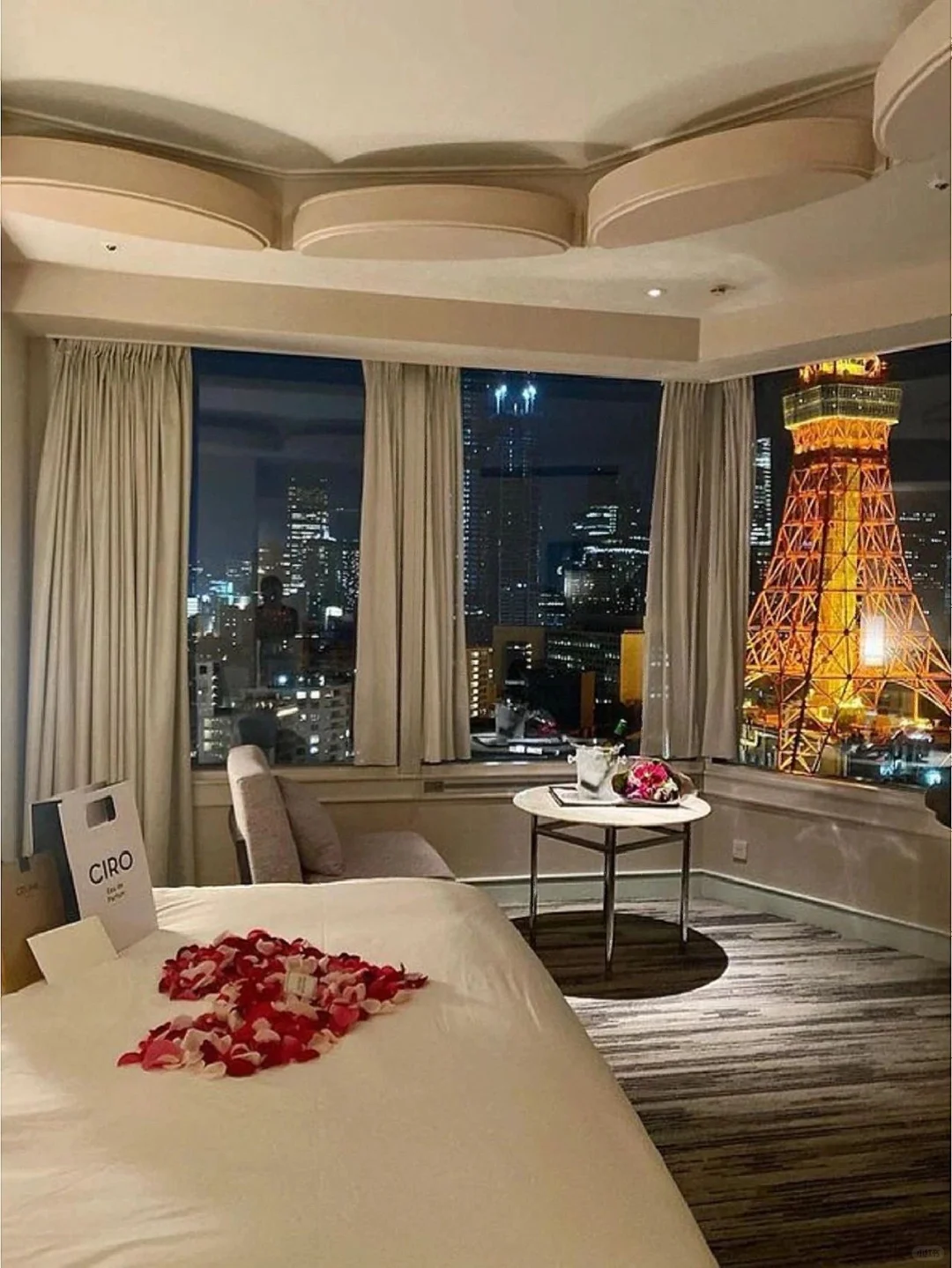 Tokyo! Ginza!! Just checked out of a 3-person room for ¥600 😭 Totally worth it!