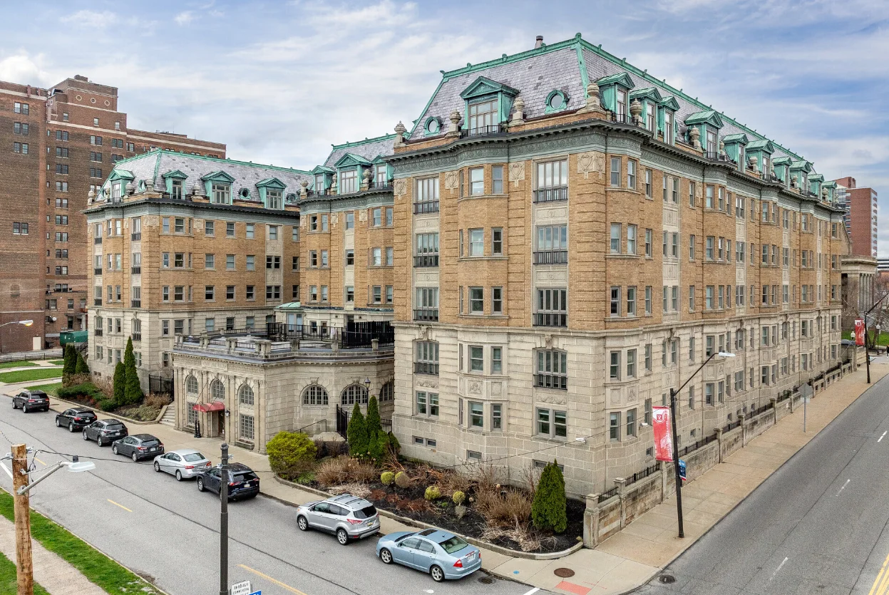 📣 Looking for a Female Roommate in Cleveland!