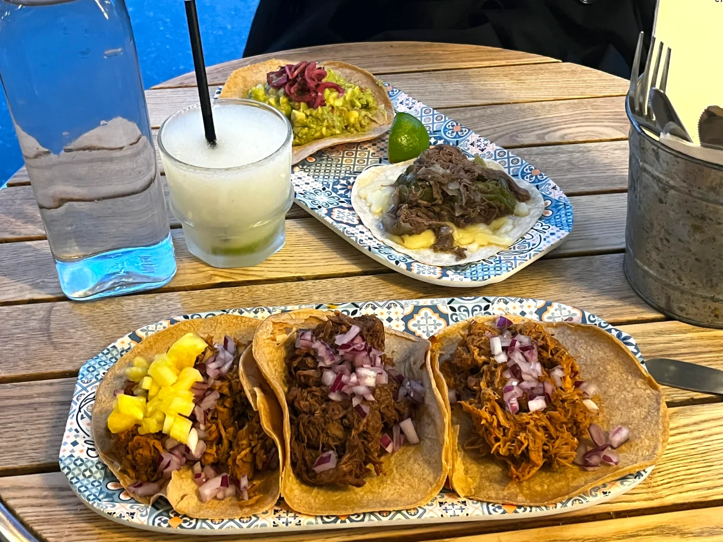 🇫🇷 A Taco Joint That Delivers on Big Portions, Full Stomachs, and Loads of Meat